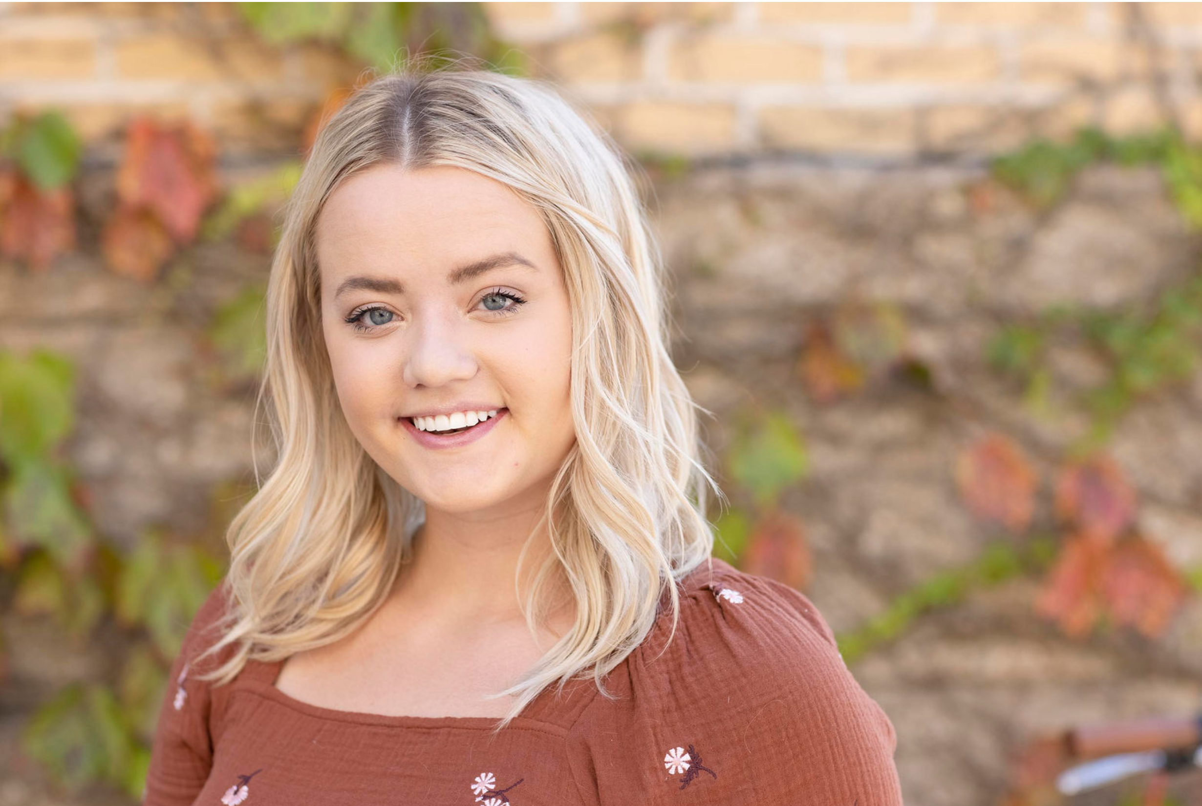 headshot - CAITLYN NEIDER.png
