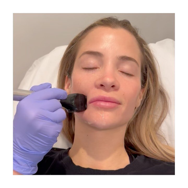 @naomie_olindo getting a Forma glow up for a big event this Thursday! @mulberryandking @coastalcollectivechs 

Details (scroll right) ➡️