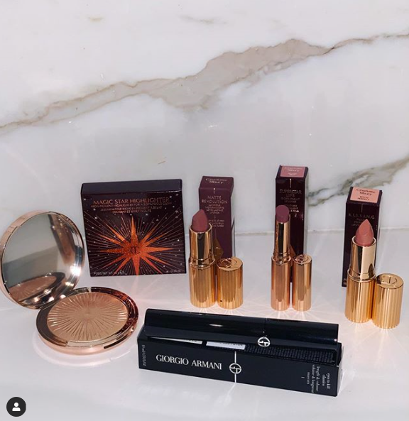 Makeup Monday 👄 I picked up a couple of my favorite must haves!