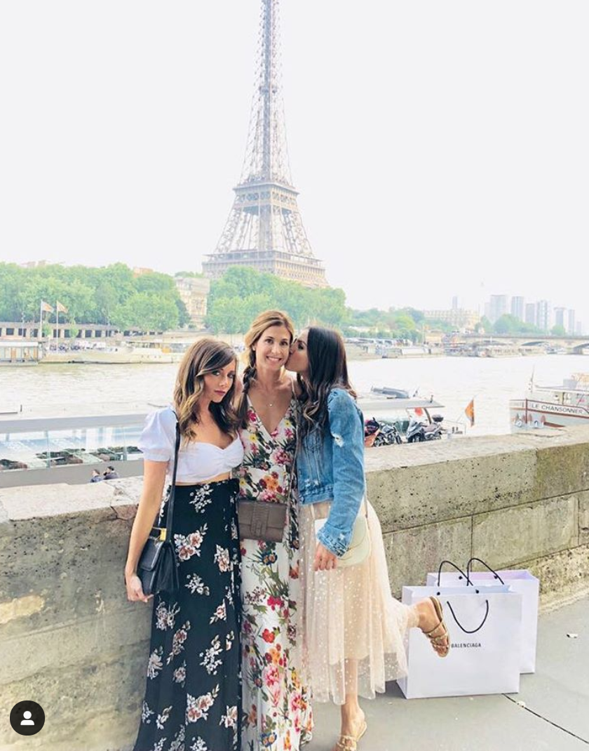 It’s not about where your traveling it’s about the company your with 💁‍♀️✈️💫 Tag your bestie you love to travel with!