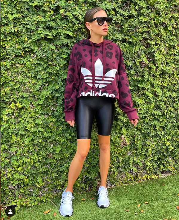 La Gorce - Different outfit same background 😂...