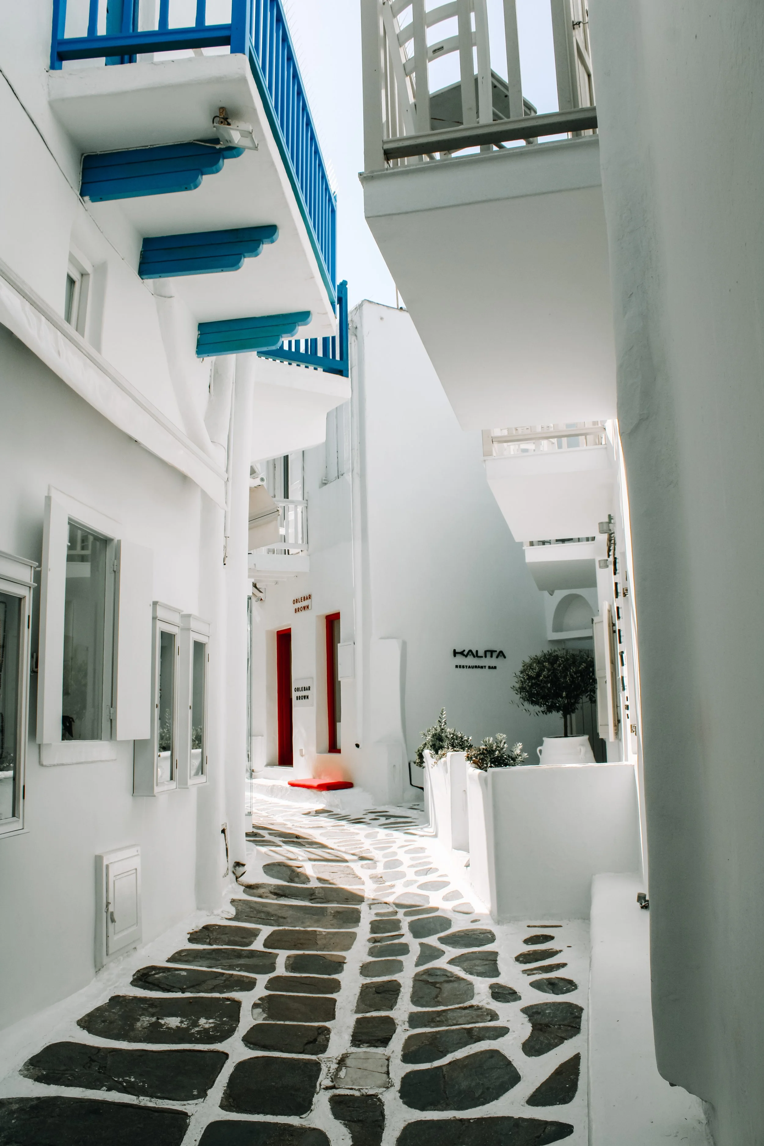 Narrow whitewashed streets of Mykonos Town