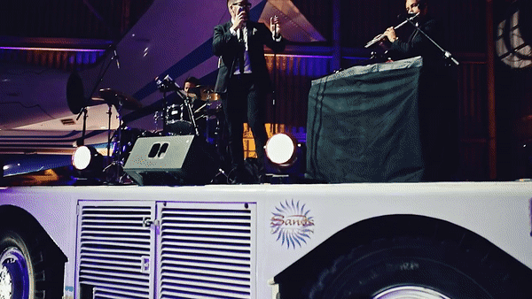 venetian-band and building.gif