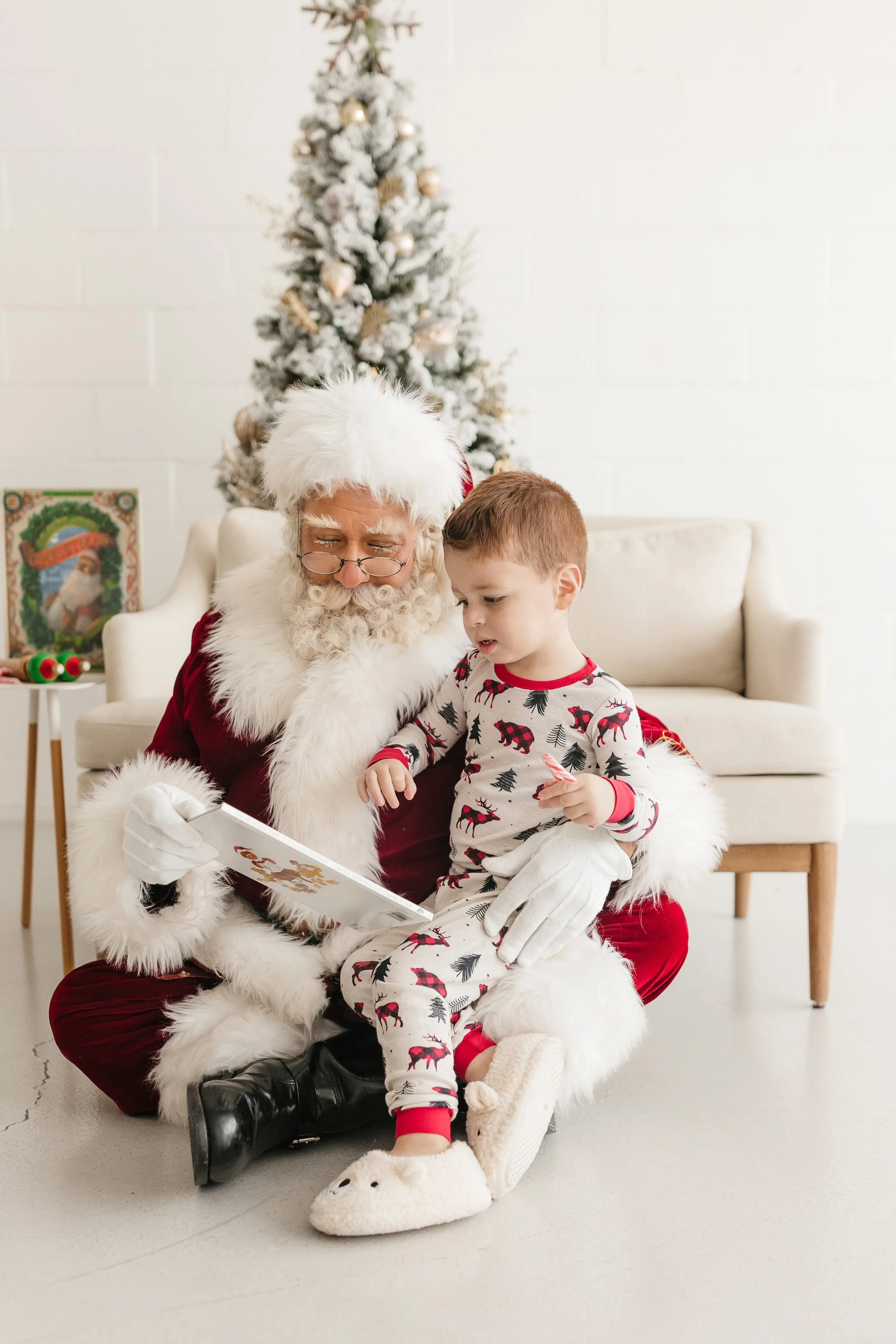 Santa Sneaks-05.jpeg