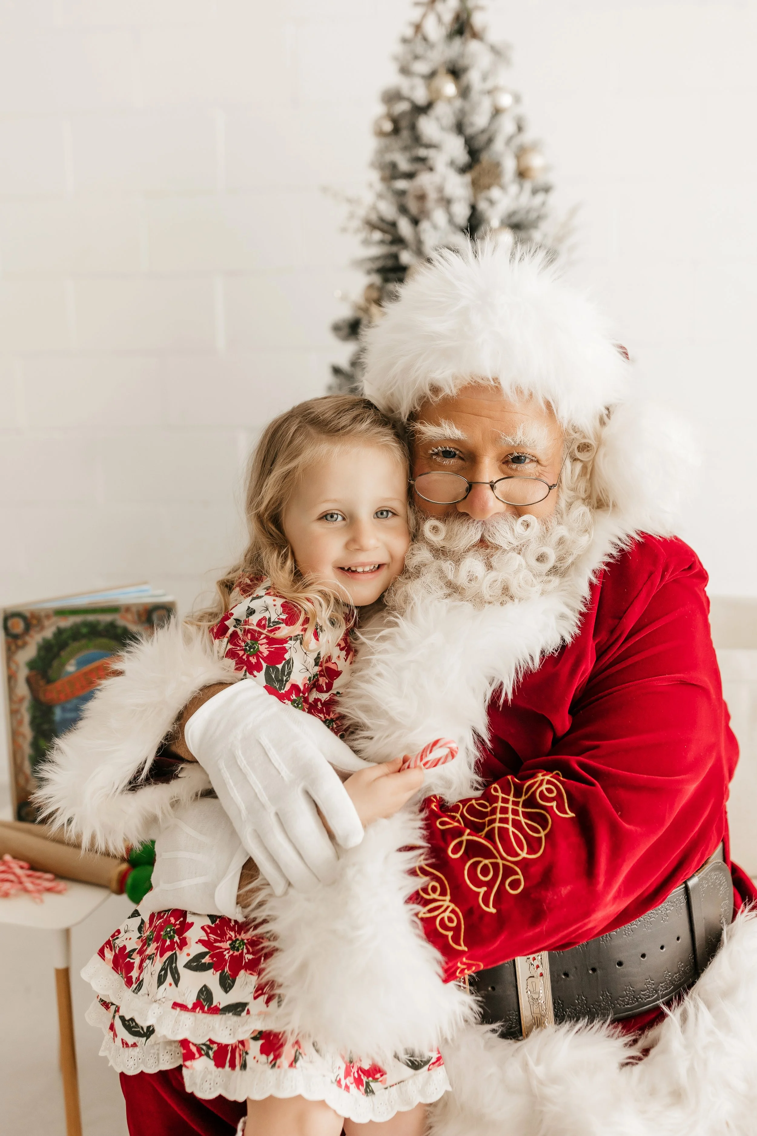 Santa Sneaks-09.jpeg