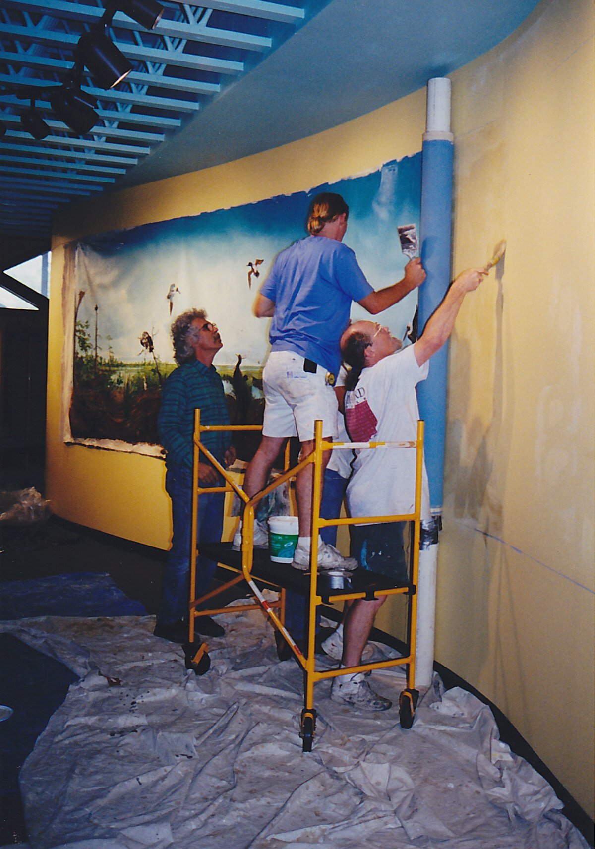 Robert Dafford &amp; crew install Bayou Terrebonne Waterlife Museum Mural