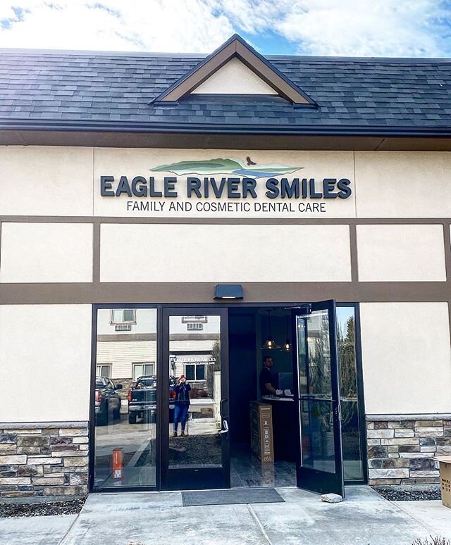 Friday finishes #eagleriversmiles #yoursignourbusiness #eagleidaho #boise #meridian #nampa #caldwell #treasurevalley #signs #dentaloffice