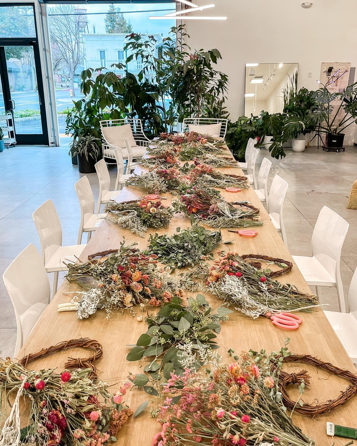 Galentine&rsquo;s day at Plants by Post 💕 Heart shaped wreath making workshop with @bloomsandheart 😍