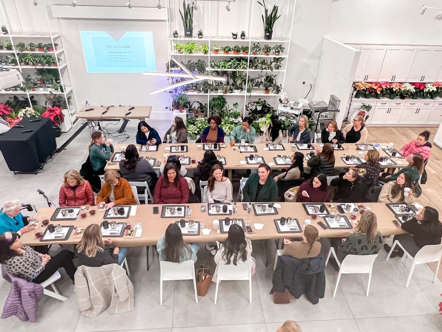 We&rsquo;re grateful for incredible workshop hosts like @legaolhome 🤍 Last week&rsquo;s candle making workshop had a great turn out and we can&rsquo;t wait for the next one! 

If you&rsquo;re interested in hosting a private workshop or partnering wi