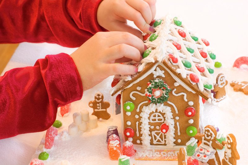 Kid's Gingerbread House Decorating Workshop