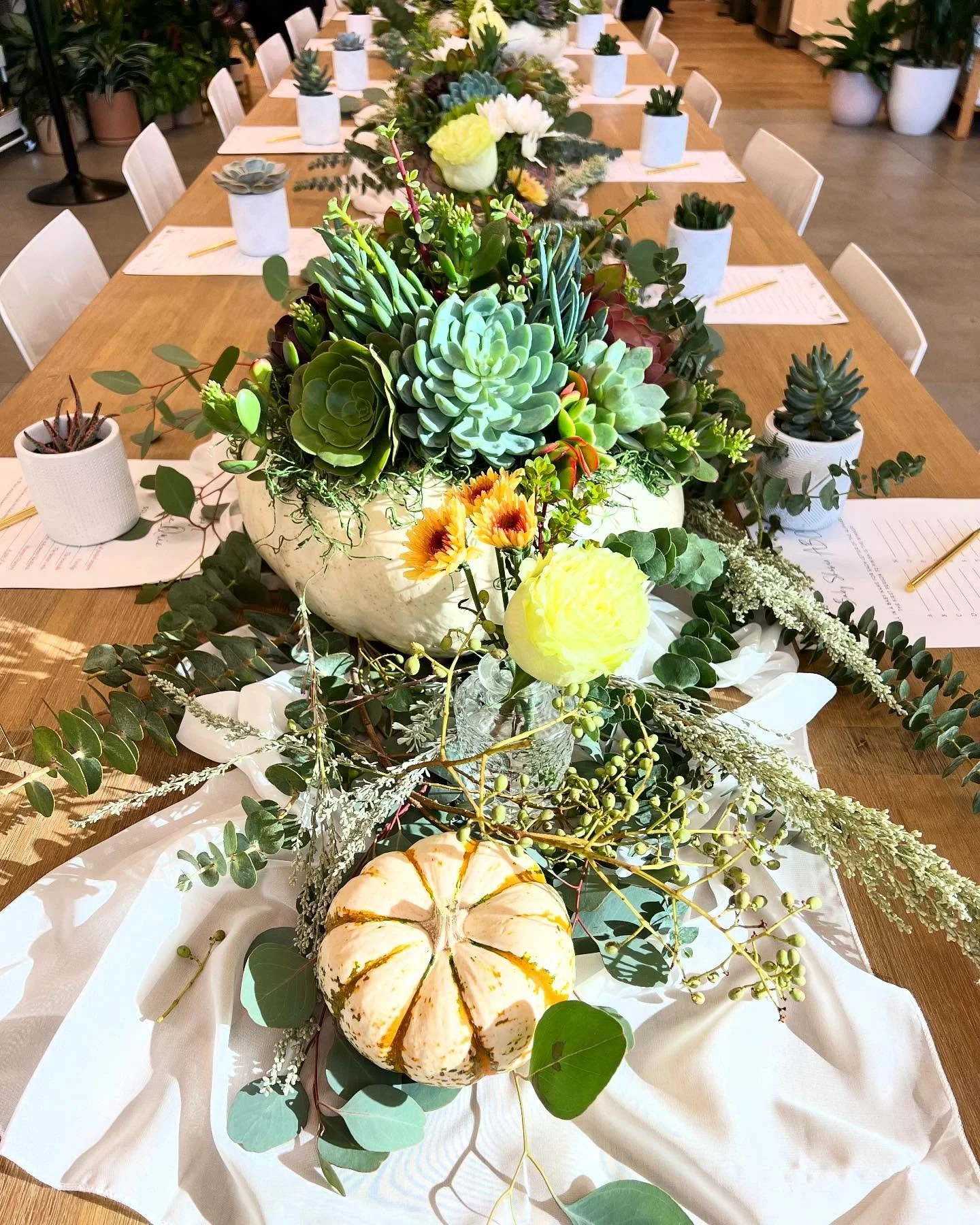 Sweater weather is back, and this past baby shower is giving us all the autumn inspiration! 🍂✨

📅 Planning a seasonal gathering? Dm or email us at hello@plantsbypost.com for more information on how to host your event here!