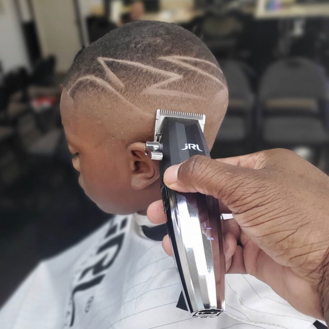 Scribble design by @bamdabarber

 
◾️◾️◾️◾️◾️◾️◾️
www.jrlusa.com
.
.
.
.
.
.
.
.
.
.
.
.
.
.
. 
.
.
.
.
.

#barbershopconnect #hairstyle #menshair  #guyshair&nbsp;#jrlusa #hairbrained #jrl #jrlusa #pixiecut&nbsp;#modernsalon  #hairporn #menstyle #mer