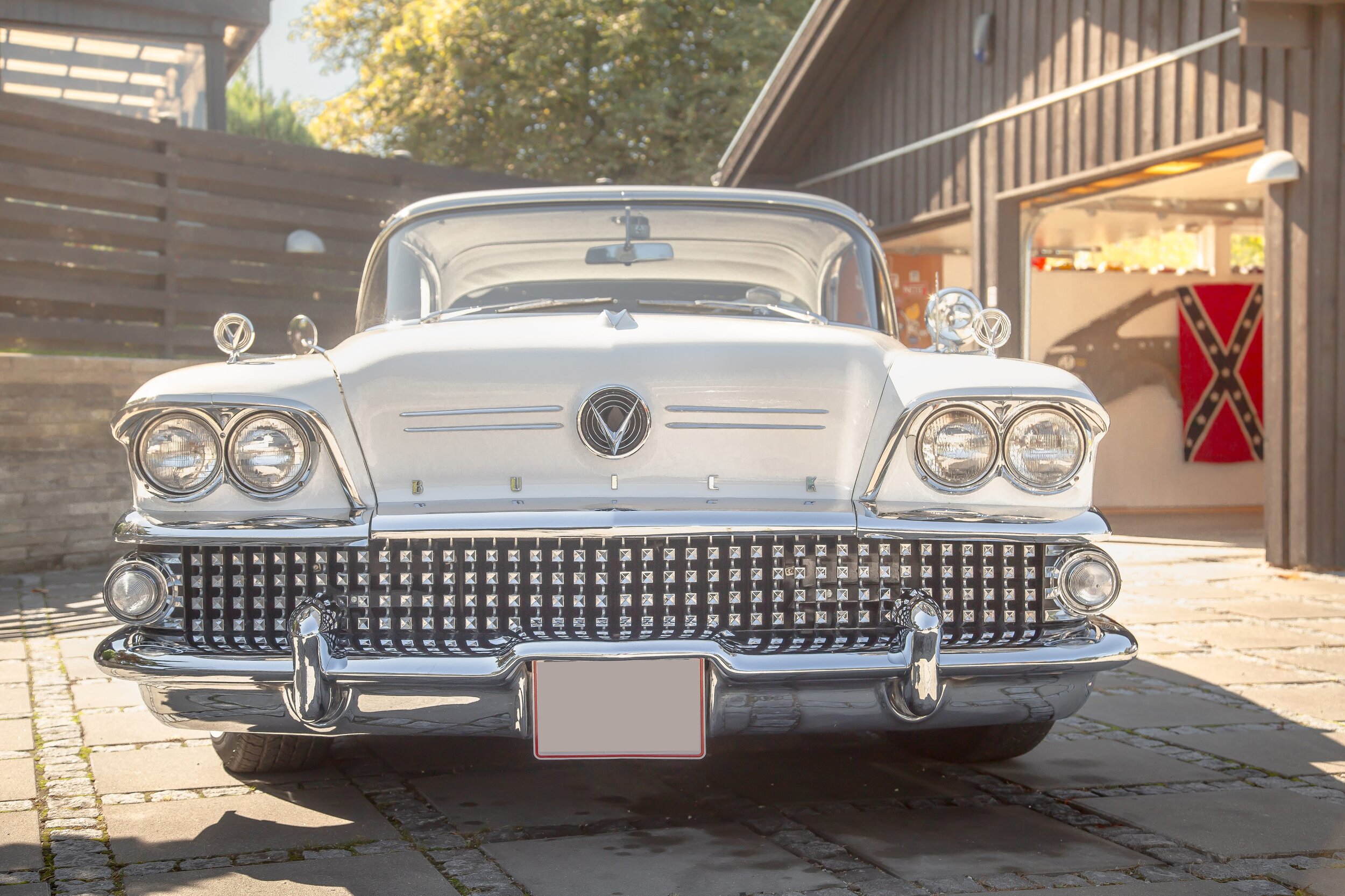 Vi har sjældent set en bil med mere chrom!