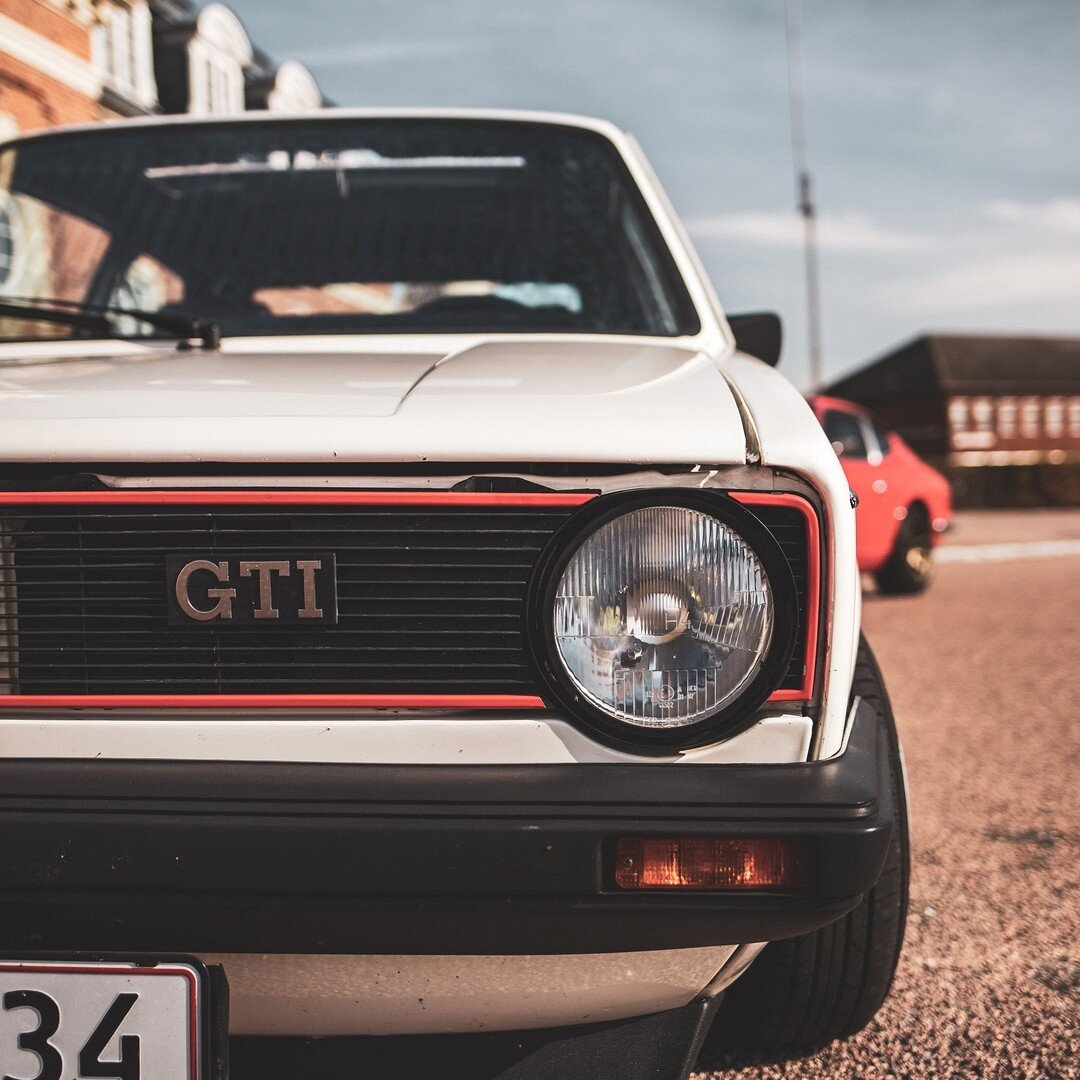 Hot Hatch, hot summer with a Golf 1 GTI 🤩
.
.
.
//Car tag// 
#vwgolf #mk1golfclub #pvw #tuesday #volkswagenpolo #tbt #vdub #dasauto #vwfamily #golfstagram #instagolf #golftime #golfcrew #gtispringfest #golfday #vwgolfclub #golfers #golfclub #vwvorte