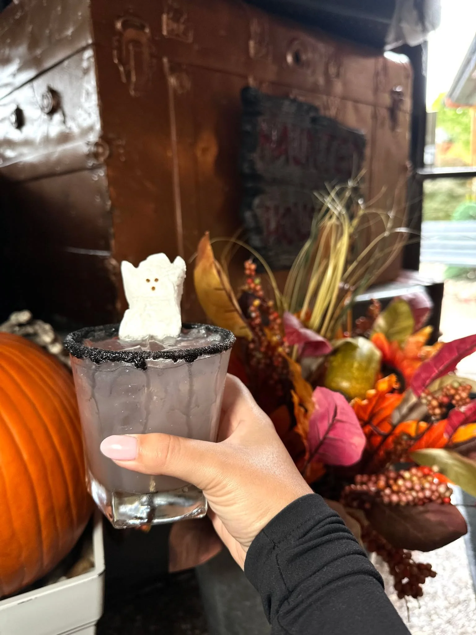 🧙&zwj;♀️✨Sip on our Witches Brew this Halloween season! 🕯️
A smoky, zesty mix of mezcal, triple sec, lime juice, and ginger ale &mdash; it&rsquo;s the perfect potion to cast a spell on your taste buds. 🔮🍸
Available now at The Flying Monkey! 🎃
#T