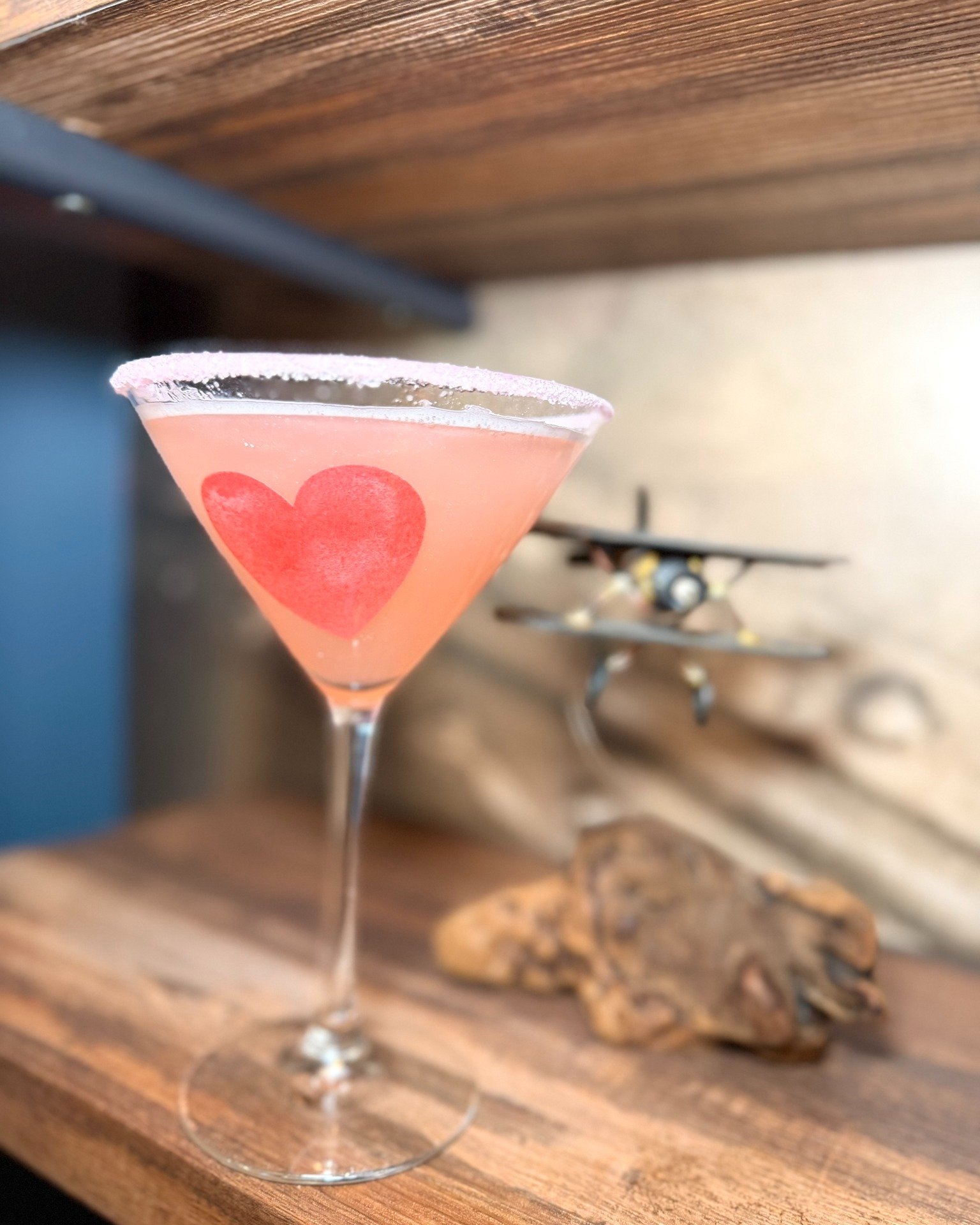 Sweet, citrusy, and refreshing 🍋🍓

Our latest sip mixes Limoncello, Strawberry Lemonade Ciroc, fresh lemon &amp; lime, finished with a sugared rim for the perfect balance of tart and sweet. 🐒🍹
#lemondropmartini #ctrestaurant #theflyingmonkey #New