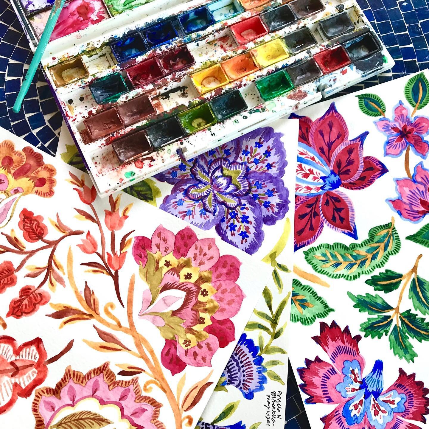 Chintz florals 😍 need we say more? 🎨🌸🌿✨ 

#lizcasella #studio #print #floral #fashion #chintz #textiles #pattern #textiledesign #printdesign #ny #la #au #handpainted #wfh #artistsoninstagram #WIP #watercolor