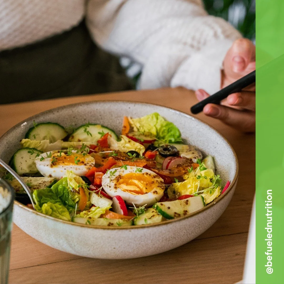 THE MINDFULNESS-PERFORMANCE LINK:

Taking 15-20 minutes to eat a meal SCREEN FREE isn&rsquo;t just about being polite at the dinner table. It&rsquo;s about setting your body up to train harder, recover faster, and get better results. ⬇

When we eat i
