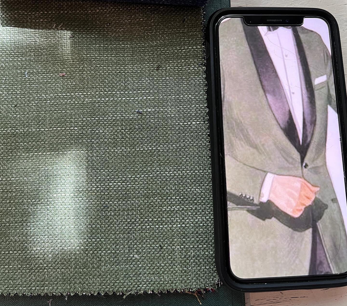 @dormeuil1842 Dorsilk being used for a sick green dinner jacket. I love when clients have a vision I&rsquo;m able to bring to life.

#menswear #custom #customclothing #gq #atlantacustom #hoodcustom
