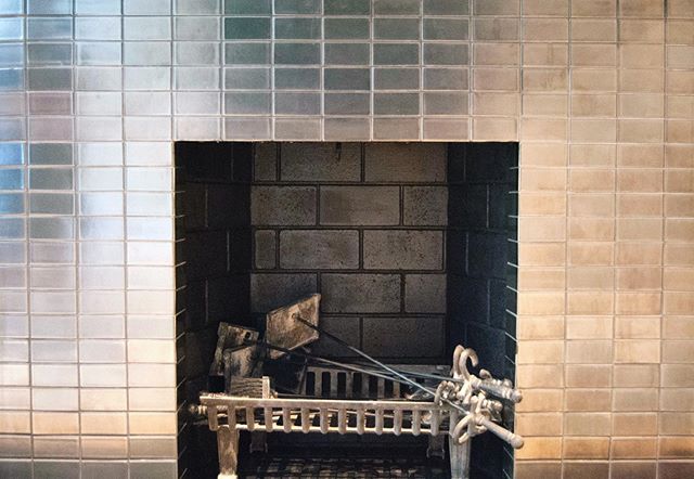 metallic tile fireplace surround with @tilemakestheroom .
.
.
#architecture #millwork #cabinetdesign #woodworking #interiordesign #instagood #interiorismo #custom #grid #architecturelovers #archilovers #interiors #moderndesign #modern #architectureph