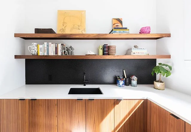 Studio workroom
.
.
#indiana #pennytile #shelves #cabinetry #house #studio #modern #woodworking #woodcabinets #tile