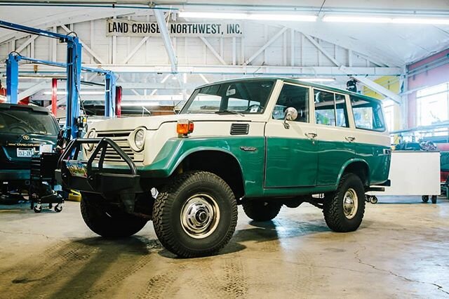 Glamour shot! There aren't many fj55's being driven daily these days. 📸: @octave