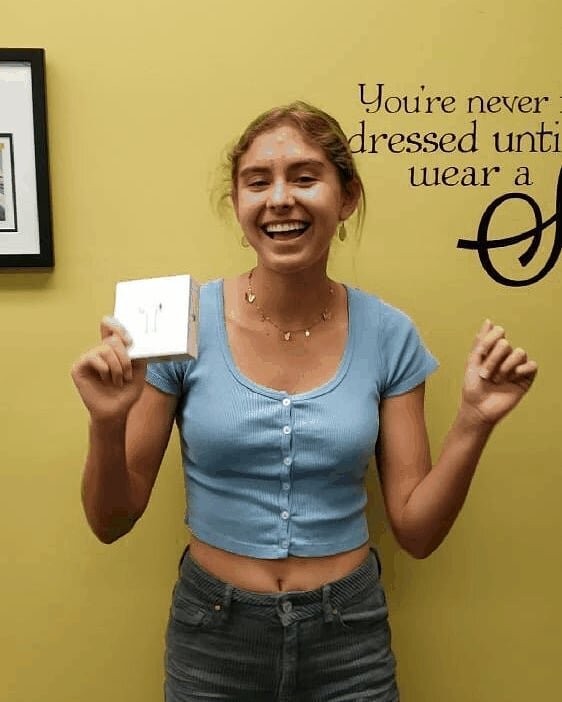 Congrats on winning the Apple AirPods through our patient giveaway! Isabell said that this made her day. We love being the best part of our patients' days!! .
.
.
We know that eveyone has many great choices when it comes to choosing an orthodontic of