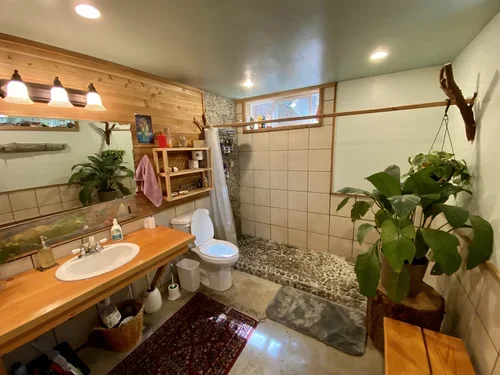 lodge+bathroom+2.webp