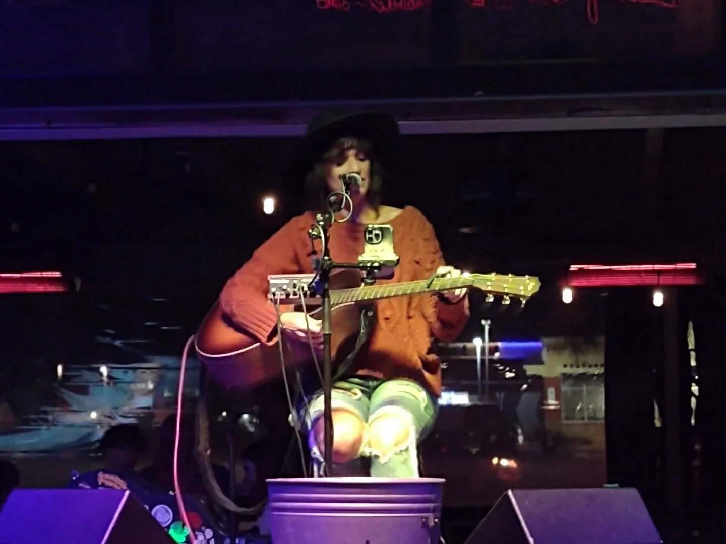 Headed back up to Tahoe tomorrow but couldn&rsquo;t resist sharing these shots from @stilleryhappyvalley last night! See yall up north! ❄️

11/28 @mtroseskitahoe 1-4pm
11/28 @thepinkhousegenoa 6-9pm
11/29 @steamersbargrill 6:30-9:30pm

#singer #music