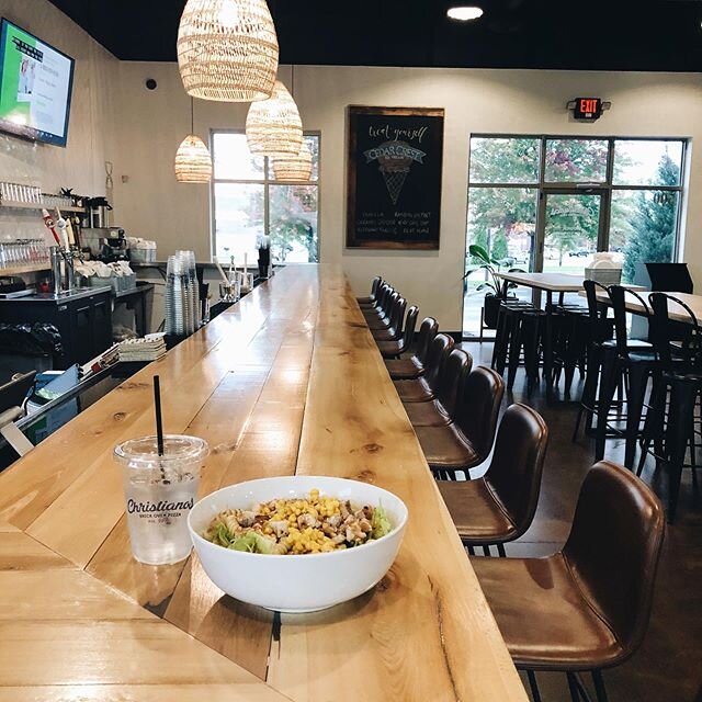 You can eat a salad once in a while....🥬
.
.
.
#eatingclean #saladsofinstagram #lunchideas #restaurantdesign #restaurants #wisconsinrestaurants #appletonrestaurants #oshkoshrestaurants #fonddulacrestaurants #woodfiredpizza #brickovenpizza