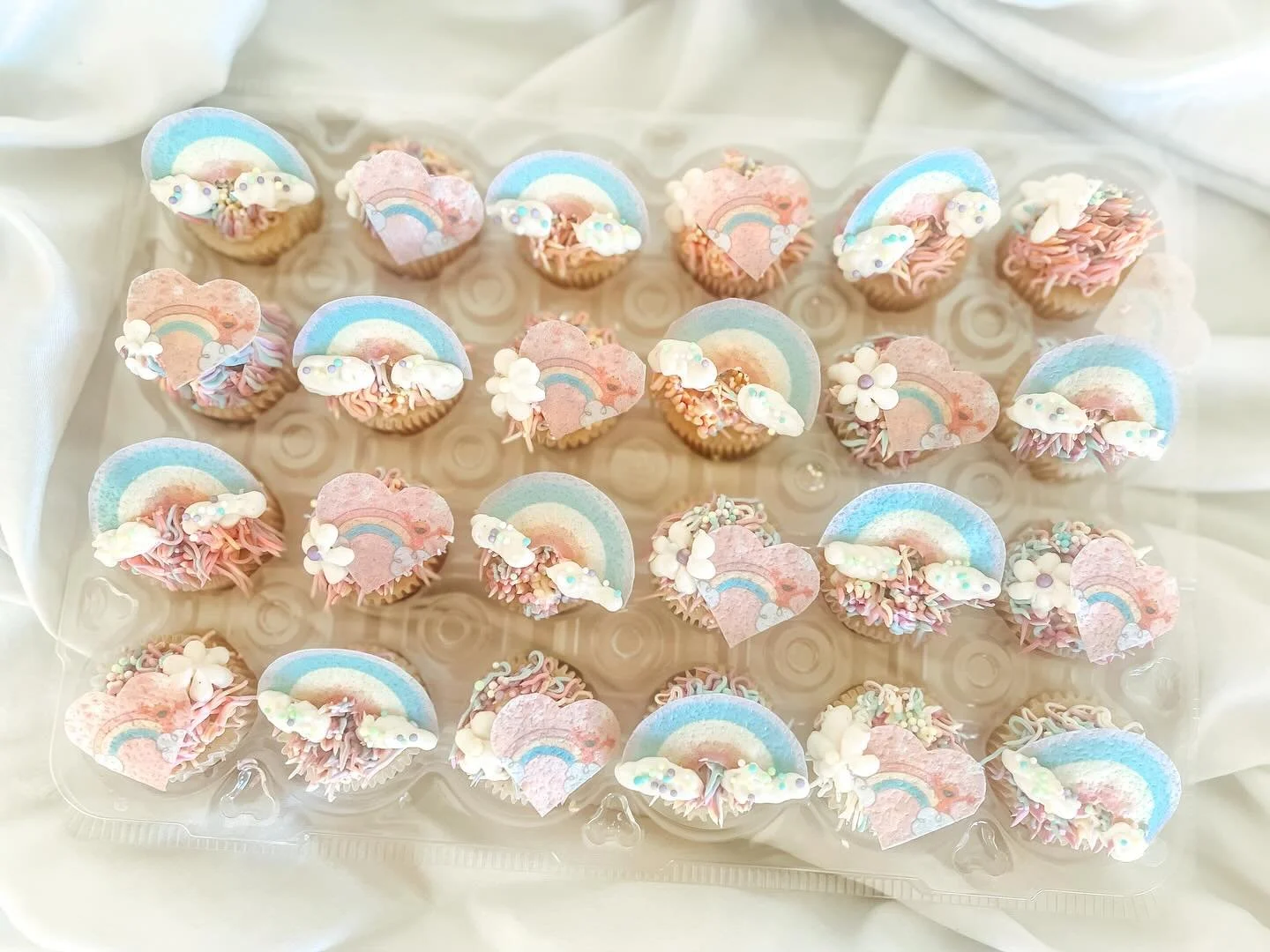 Mini cupcakes that went with the pastel Elmo cake, decorated with wafer paper 🌈

First mini cupcake order in a whileeee, and I just wanna inform everyone that I did a little research and found BIGGER mini cupcake cups!!!

So the minis are no longer 