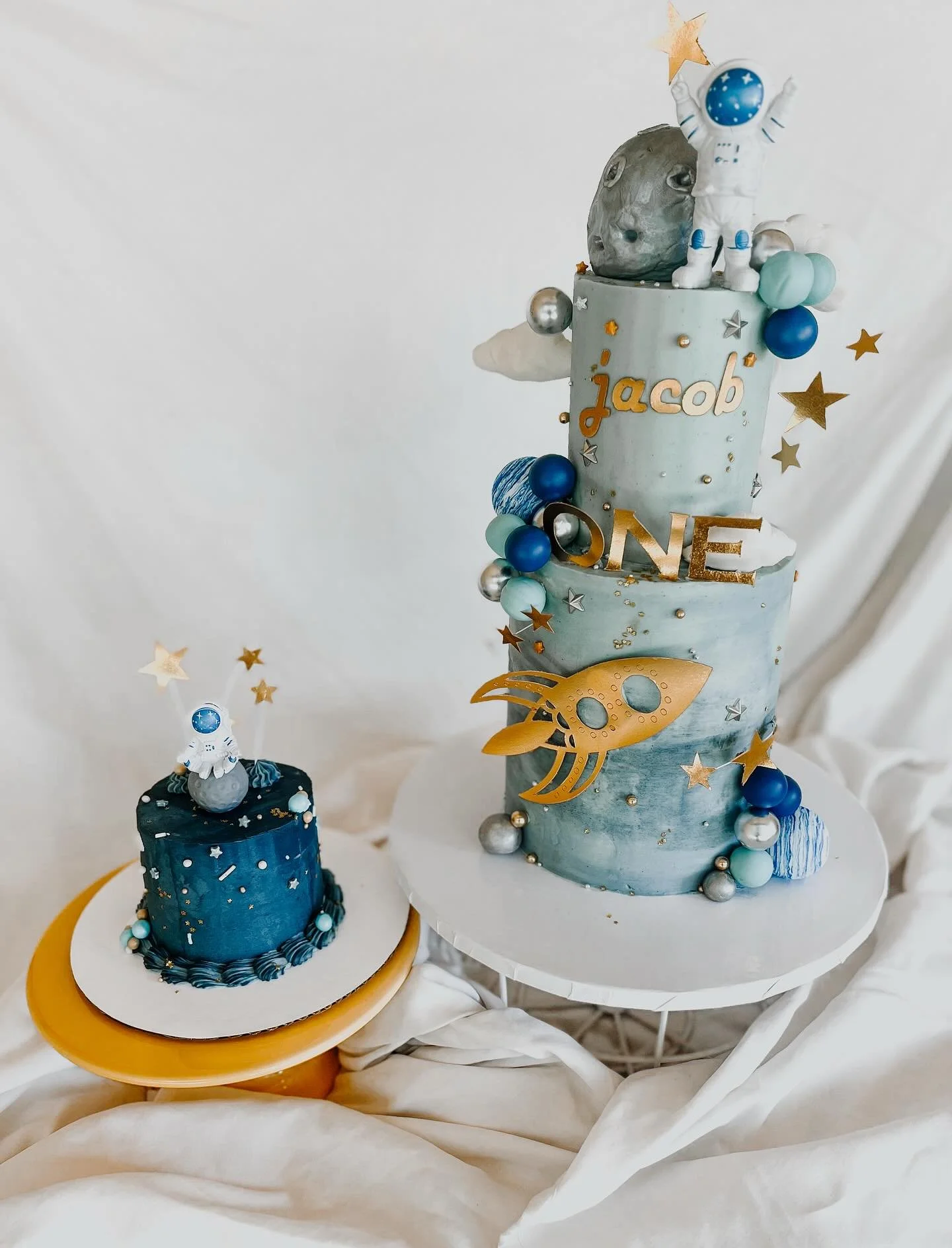 Jacob just took his first trip around the sun, and I&rsquo;m so glad I got to help this sweet boy celebrate with a 4&rdquo;/6&rdquo; vanilla cake and a 4&rdquo; lemon cake!

His mama requested an eggless cake, due to an egg allergy, so there were no 