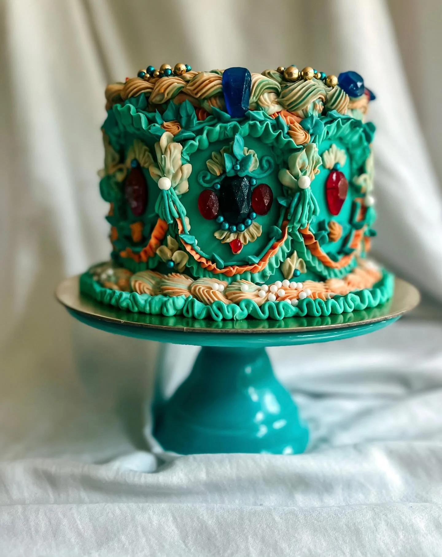 Thank you to the local Swifties (and non-Swiftie macaron lovers) who purchased my macaron boxes and burn-away cakes! 

As I&rsquo;ve said before, I&rsquo;m a very casual, occasional TS listener, but I absolutely love the fun aesthetic, and I genuinel