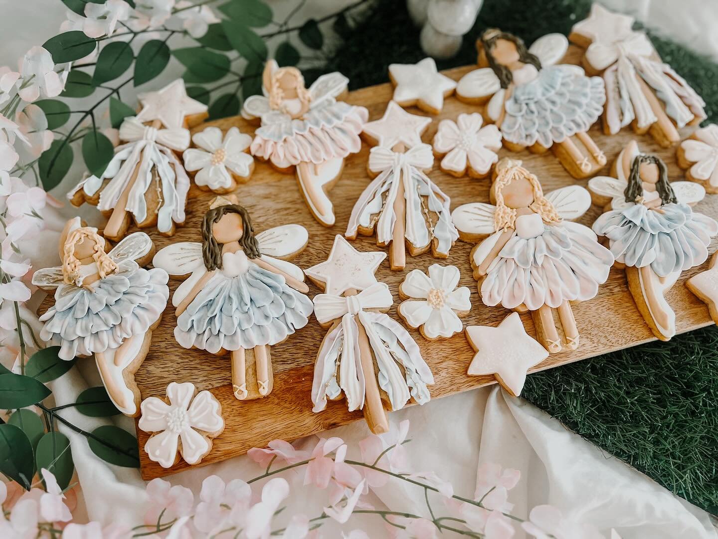 Dessert details from my daughters&rsquo; Fairy Spa 7th birthday party🧚🏻&zwj;♀️:

✨ pls note that I usually skip decorated cookies for my own kids&rsquo; birthday parties (or they&rsquo;re kinda sloppy bc they&rsquo;re rushed 🫣), because cookies ta