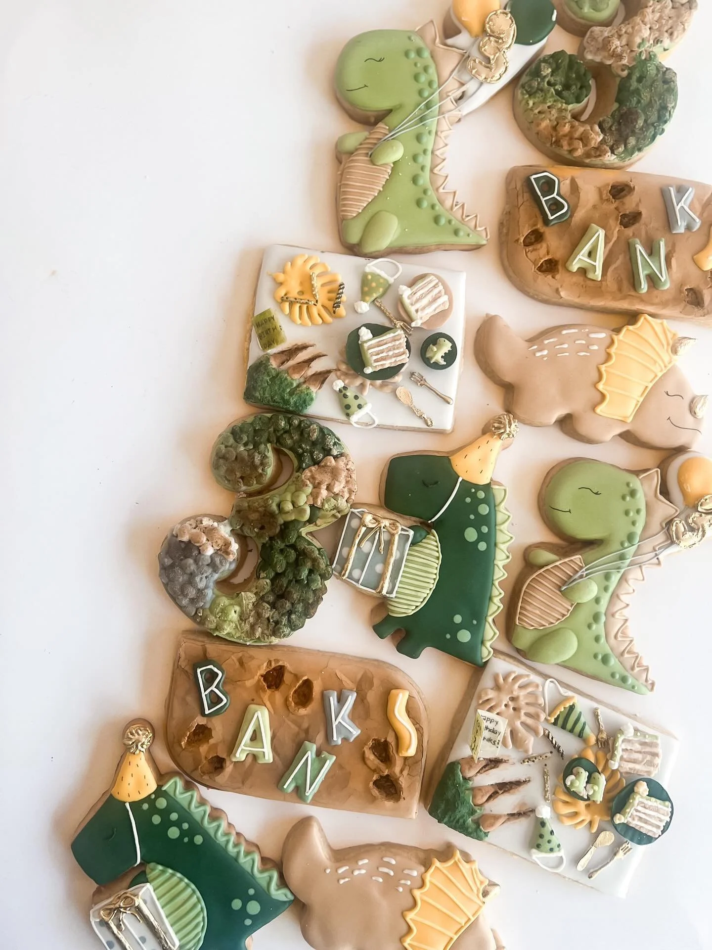 Trends come and go, but dinosaurs are just one of those timeless themes that will simply never not be popular 🦕 

&hellip;so trying to switch things up with every dinosaur-themed order I receive is becoming quite the fun challenge. 😆