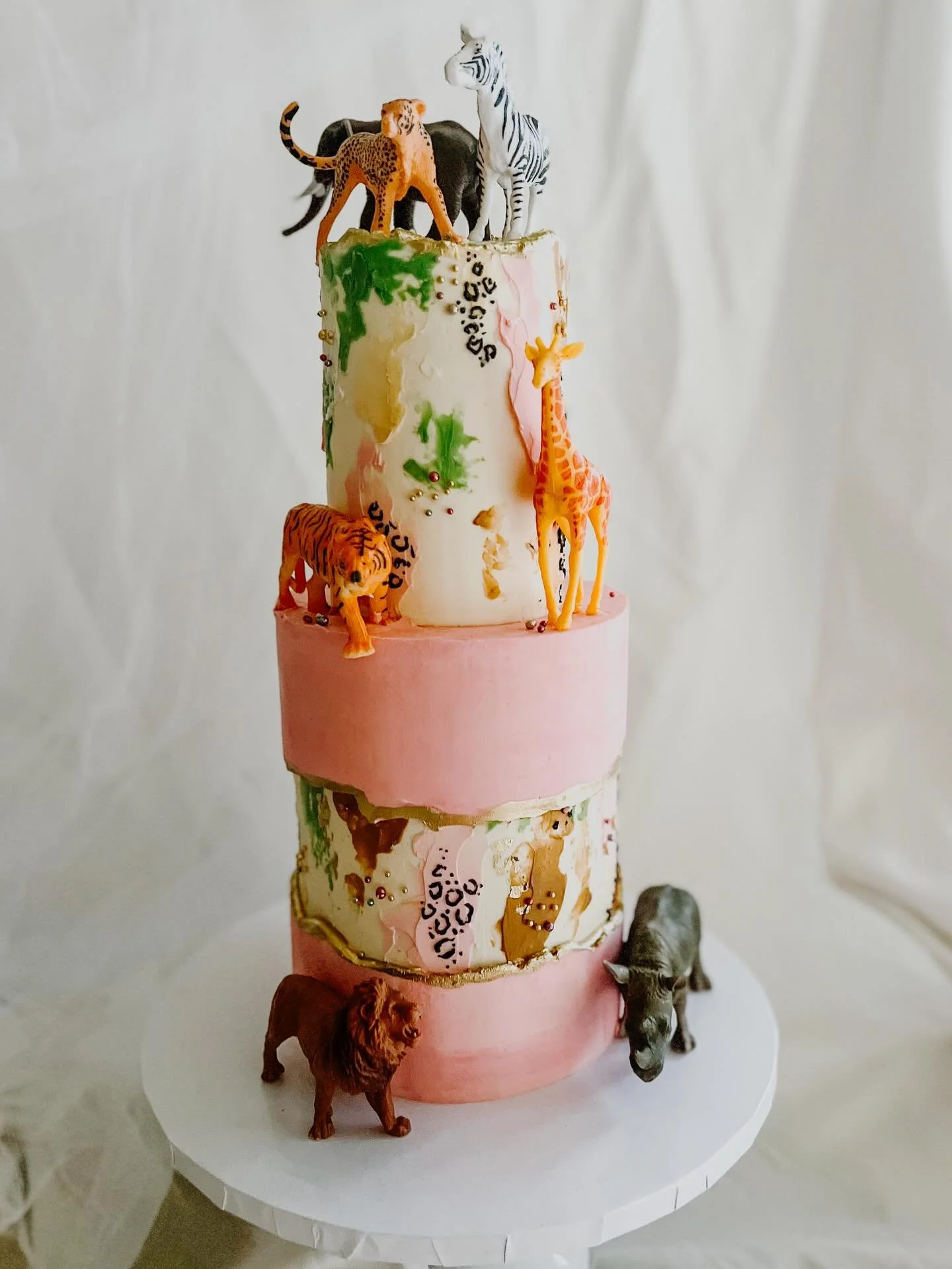 Happy birthday, Liana! Animals seem to be super in so far this year!🐘 

I am allll booked for cookies, but I&rsquo;m still accepting cake orders for March! Head to sugarbysteph.com to fill out a cake order request form. 😌