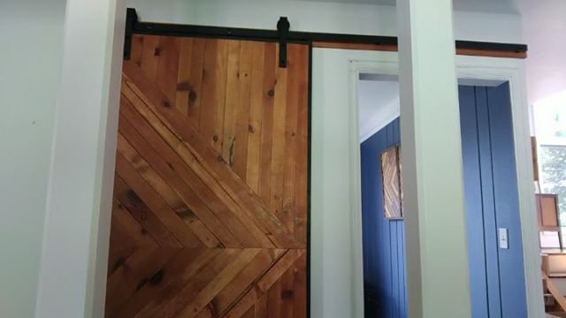 Modern Barn Door #complete
#barndoor #reclaimedwood #modernrustic #geometricwallart #industrialdesign #interiorinspo #interiordesign #woodworking #woodworker