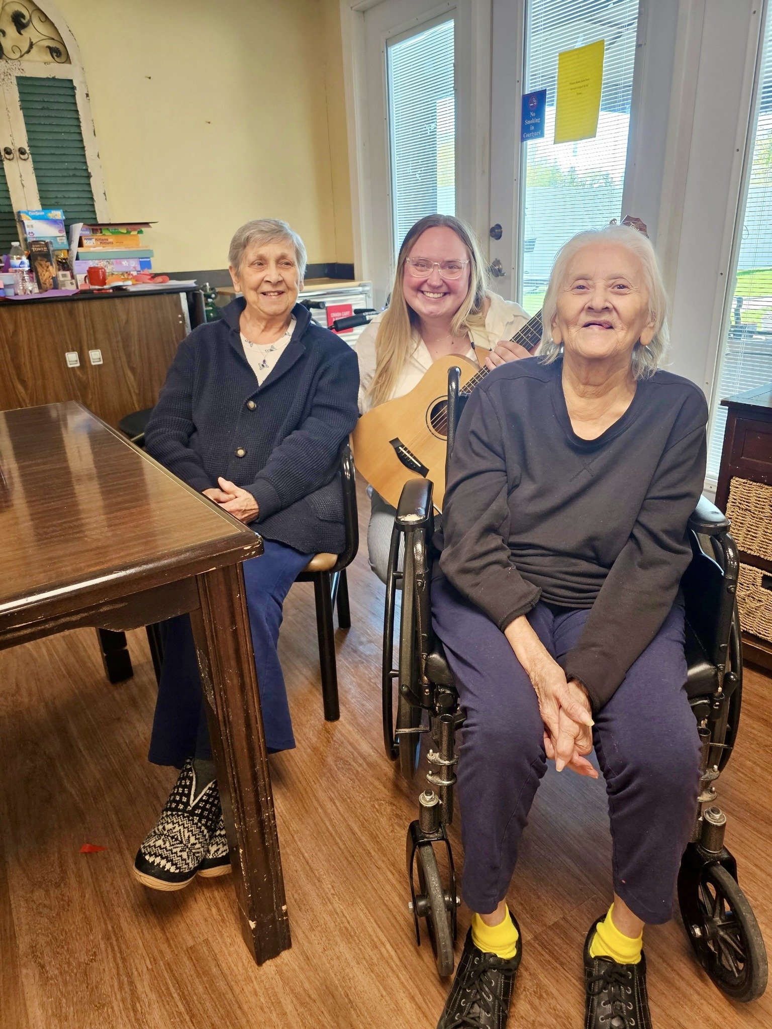 It's a sunny day outside and these Heritage Park residents have sunny smiles on their face during music therapy sessions! ☀️

Heritage Park  is one of the nursing home communities we visit to provide group music therapy sessions. These groups provide