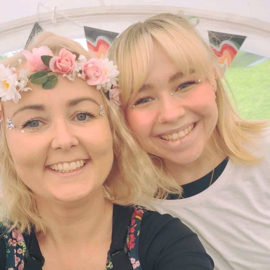 N&aring; n&aelig;rmer det seg &aring;rets g&oslash;yeste happening i Bergen - Bergenfest 2025🥳💗🌸

Vi stiller selvsagt med v&aring;re beste fris&oslash;rer i et eget stylingtelt p&aring; Koengen.
Her kan du stikke innom og f&aring; en fresh festiva