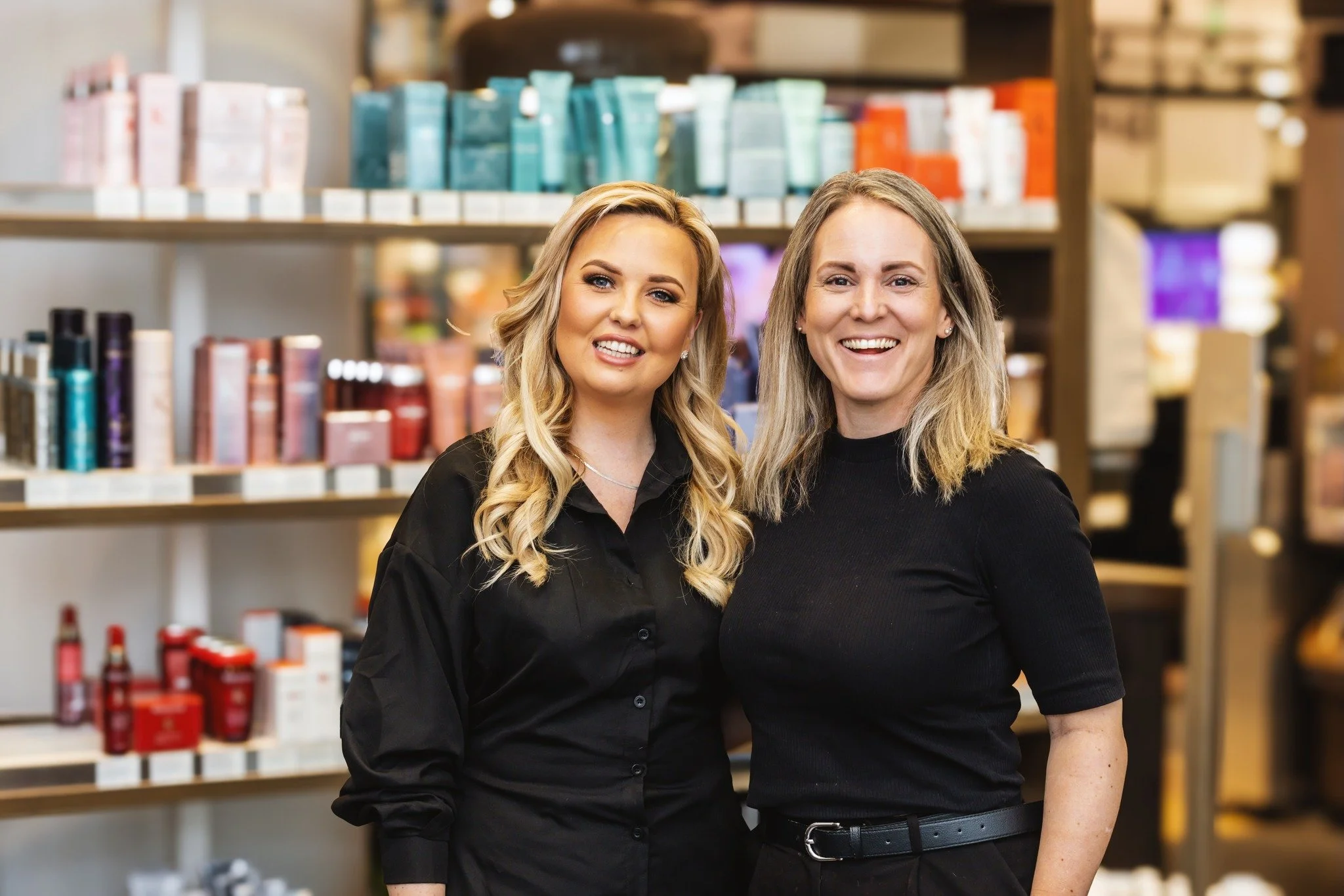 ⭐️ KAMPANJE HOS RAMSVIK XHIBITION ⭐️
Vi gir 25 % rabatt p&aring; &eacute;n valgfri behandling ut februar 🫶
Enten du vil friske opp med en klipp eller gi fargen nytt liv er dette en perfekt anledning ✨

Gjelder ikke kur, vipper og bryn.
Oppgi kode -2