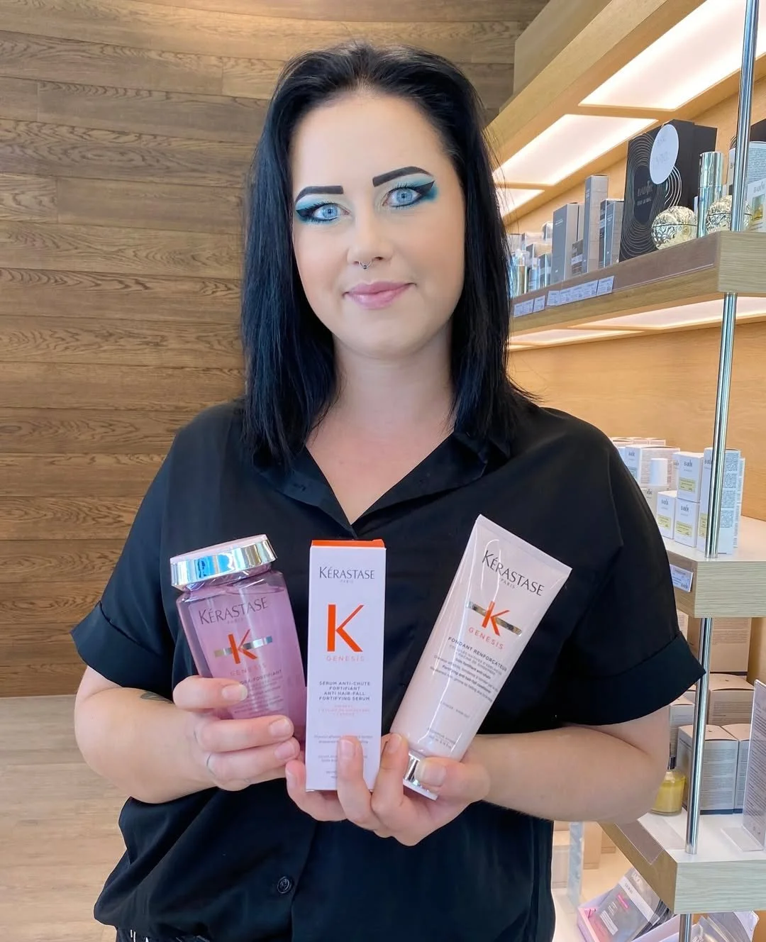 Karolinas favoritter fra K&eacute;rastase &ndash; n&aring; med -25%💗

Karolina fra Ramsvik Solheimsviken elsker Genesis-serien fra K&eacute;rastase &ndash; perfekt for deg som &oslash;nsker &aring; styrke h&aring;ret og redusere h&aring;ravfall. Pro