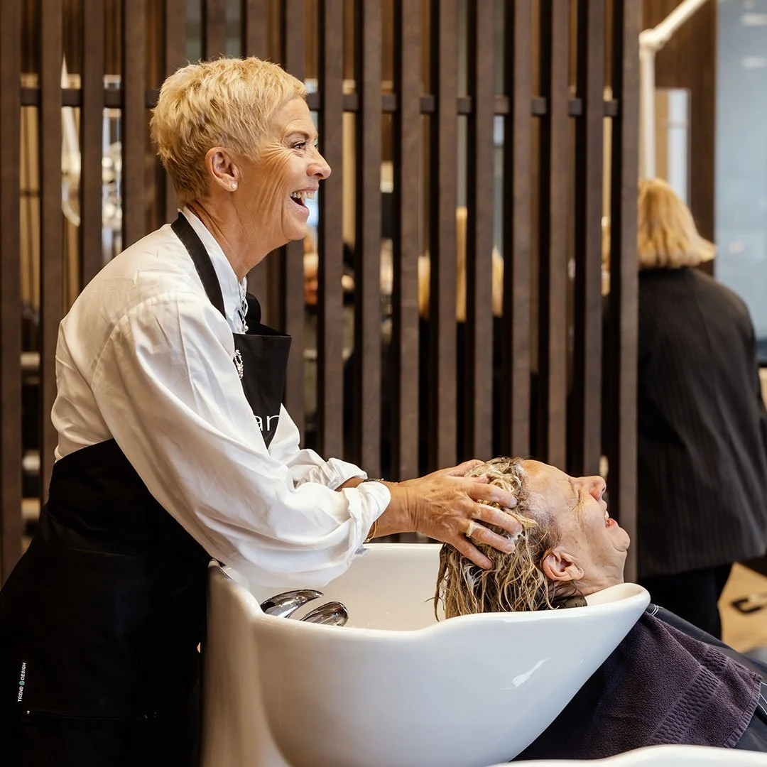 ✨ Klar for noe nytt? ✨
Det er full fart og god stemning i alle Ramsvik- og Ramm-salongene &ndash; og vi ser etter flere dyktige fris&oslash;rer som vil bli med p&aring; laget 💇&zwj;♀️

Hos oss f&aring;r du mer enn bare en arbeidsplass. Du blir en de