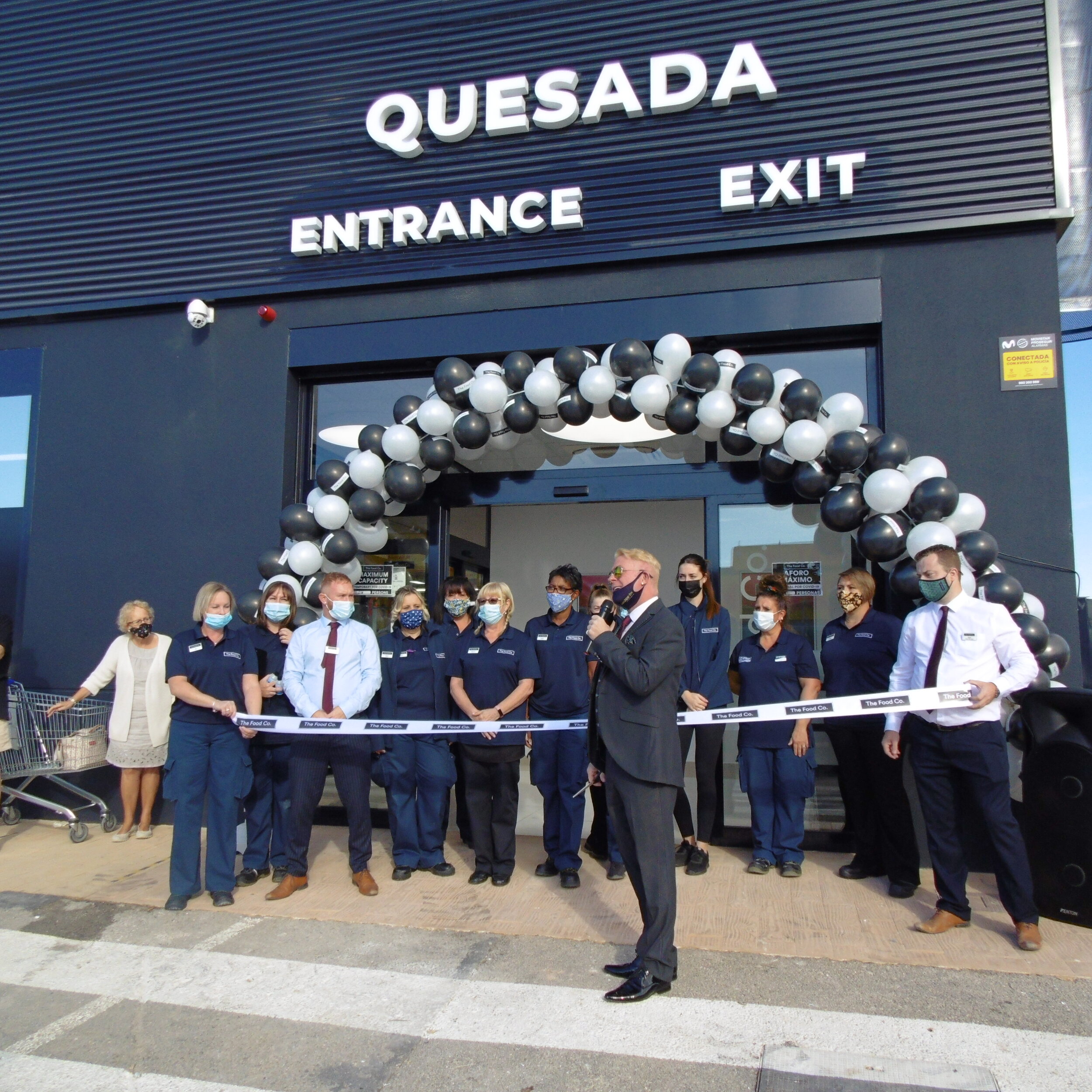 p10 Tesco opens - Stevie cuts the ribbon.JPG