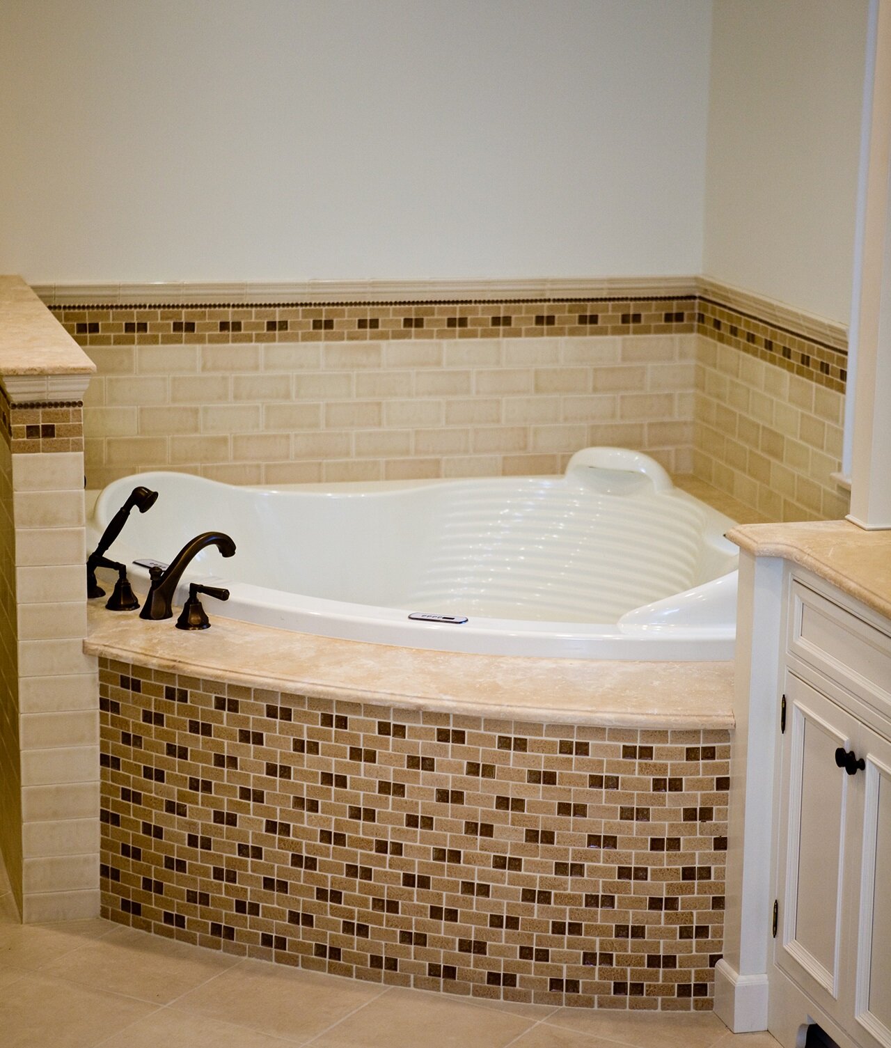 FEATURED PROJECT: MASTER BATH →