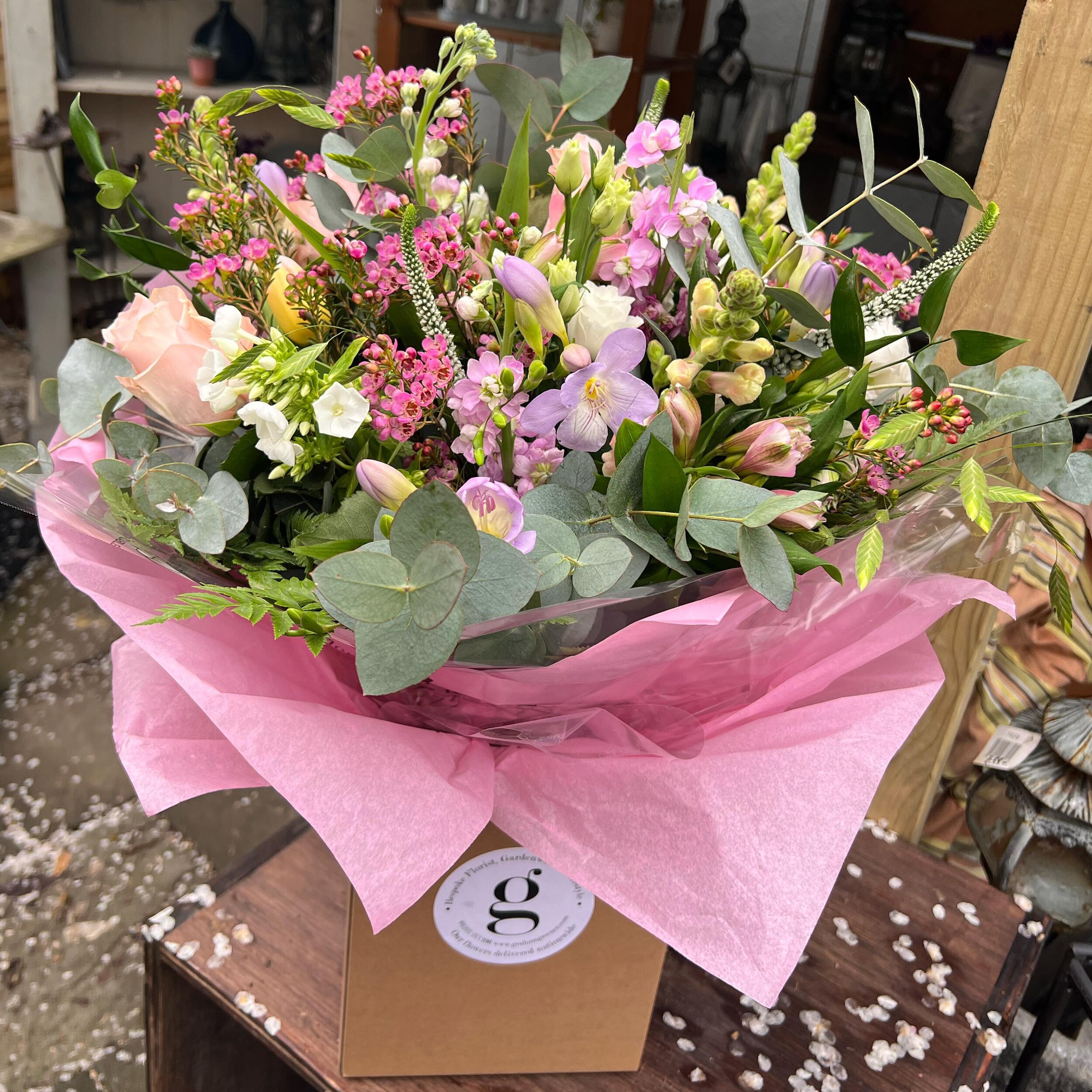 Treat your Mum to a gorgeous &lsquo;bouquet in a box&rsquo; and have it delivered straight to her door this Mother&rsquo;s Day!🌸 Order now Online or over the phone 
01227277100 💖
#mothersday #motheringsunday #florist #bouquet #flowers #whitstable #