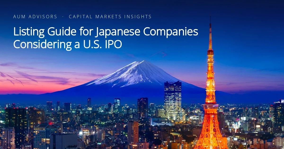 Portada de la «Guía de cotización de AUM Advisors para empresas japonesas que se plantean salir a bolsa en EE. UU.», en la que aparecen el monte Fuji y la Torre de Tokio al atardecer