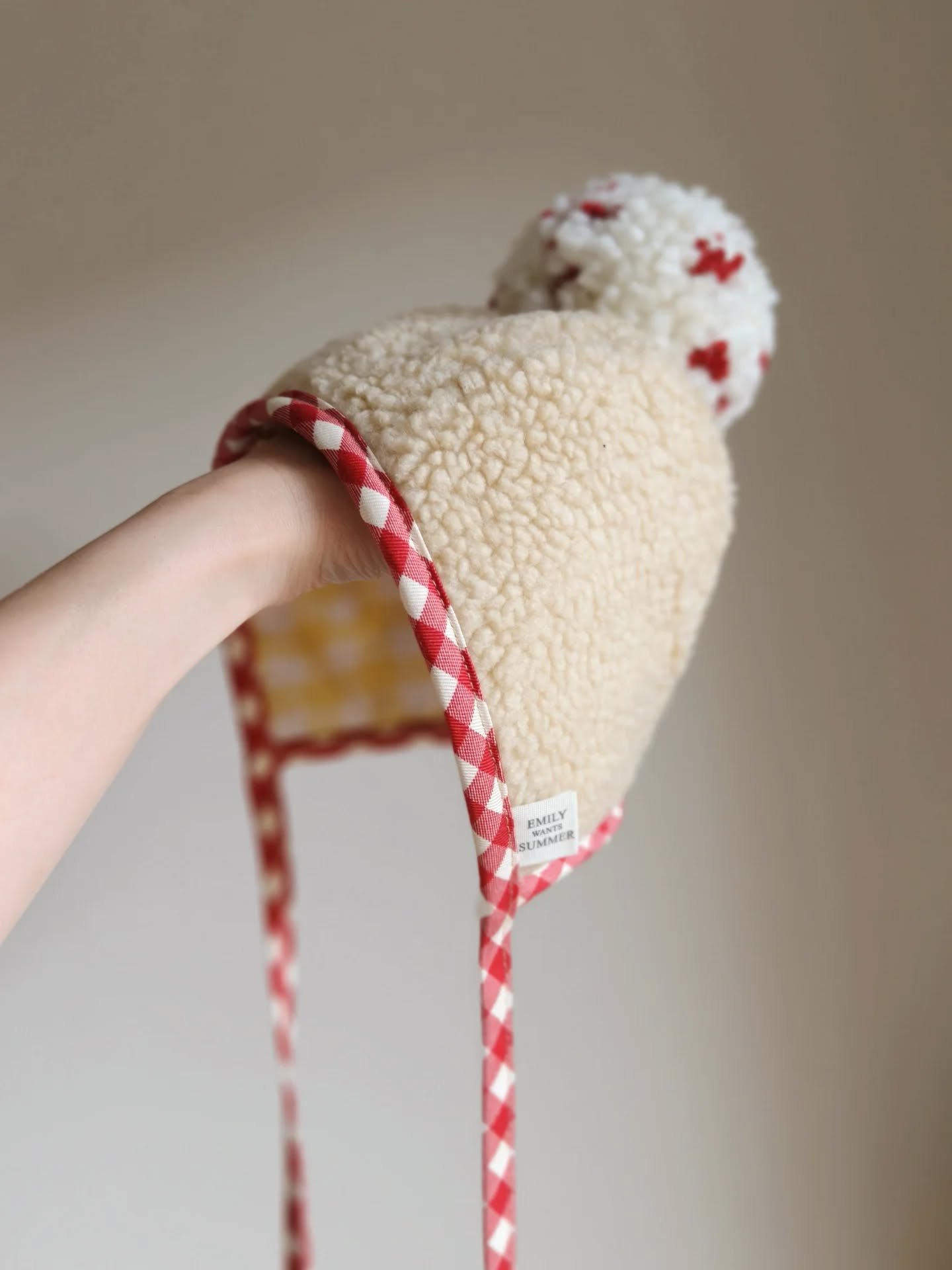 Beautiful red &hearts;️🍒 for winter.
.
.
.
#bonnet #babybonnet #winter #kidshat