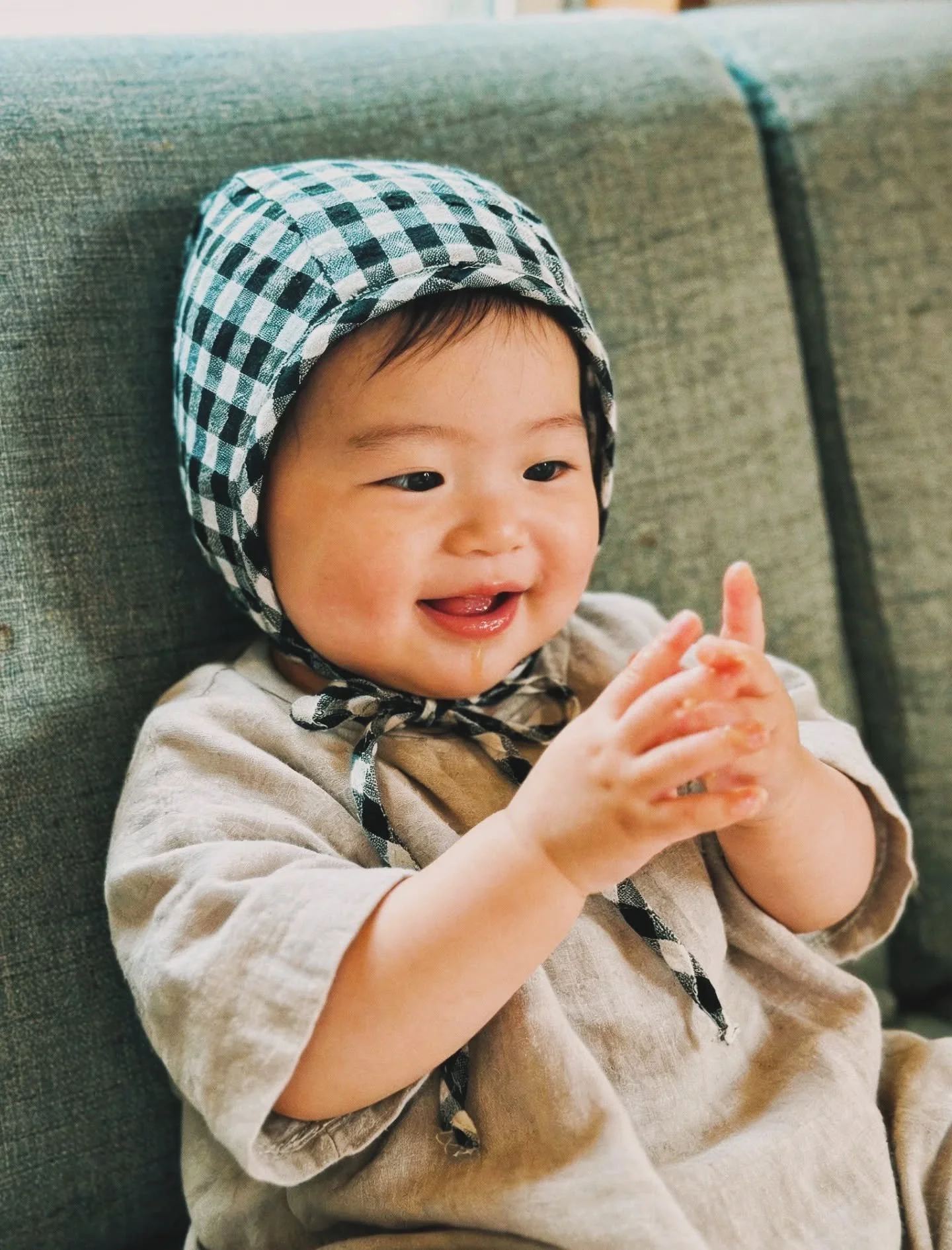 When the temperature drops, a baby bonnet is the cutest way to keep your little one warm and stylish. ❄️
.
.
.
#babybonnet #bonnets #handmadebonbets #handmade #smallbusinesses