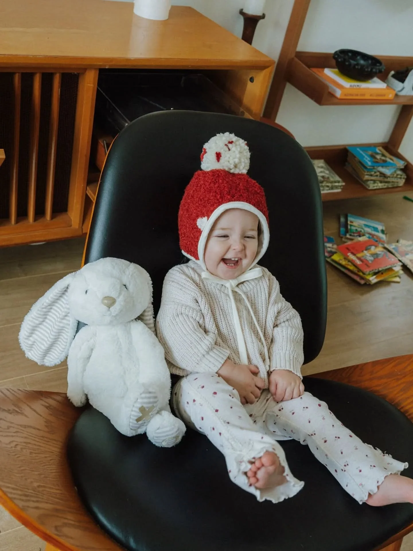 The smile that heals everyone's soul ❤️❤️
Red Heart Fleece Bonnet is now online
📸 @tickleandtwinkle
.
.
#babybonnet #pompom #handmadehats