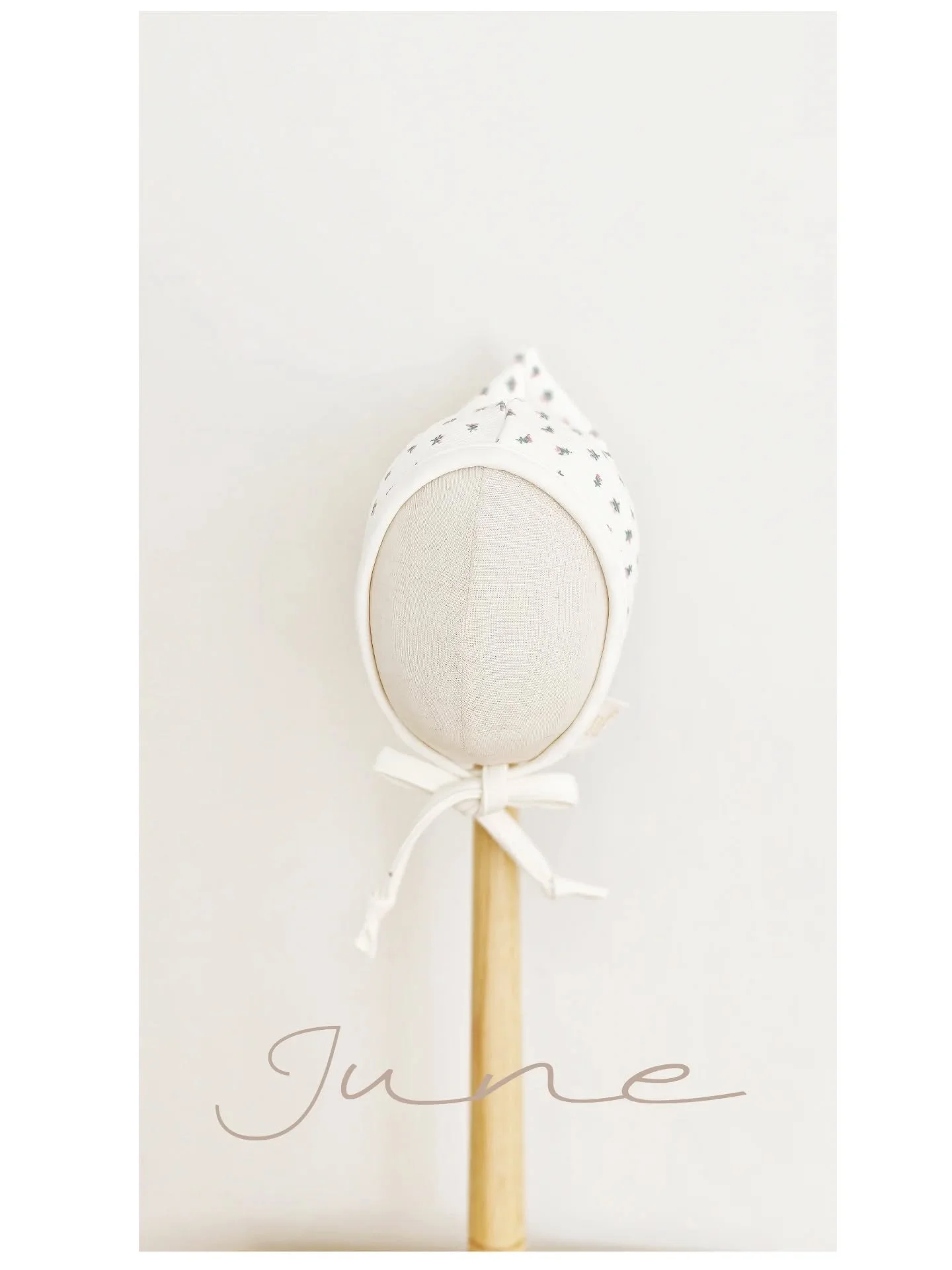 Hello, June☔☂️☂️🌂
The rain has been dripping non-stop, let me know how's the weather like on your side? Sunny or just as gloomy.
.
.
#june #handmade #babybonnet